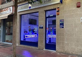 Escaparate de la nueva ubicación de la administración de lotería número 15.