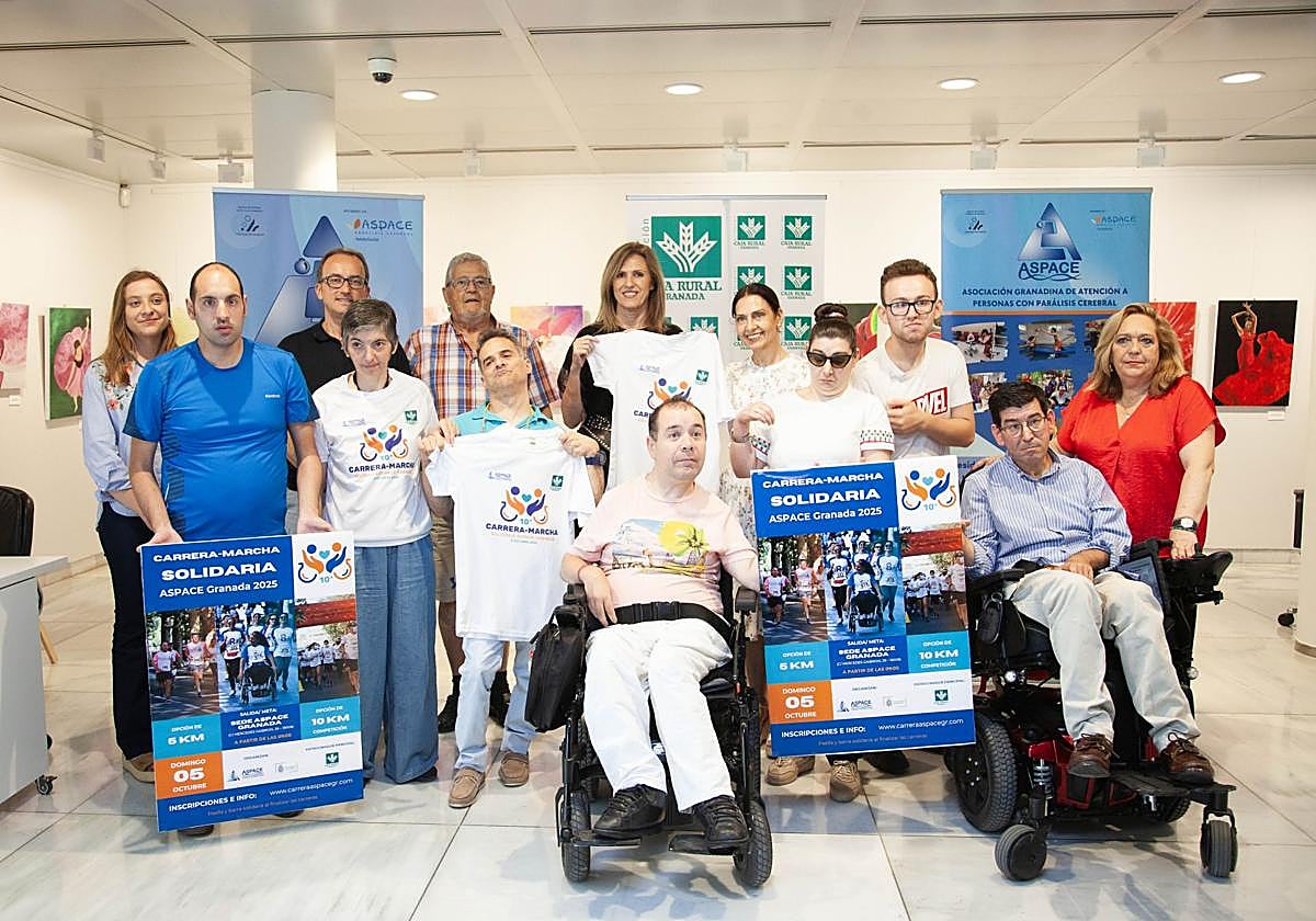 Fotografía de grupo de la presentación de la Carrera de Aspace en Servicios Centrales