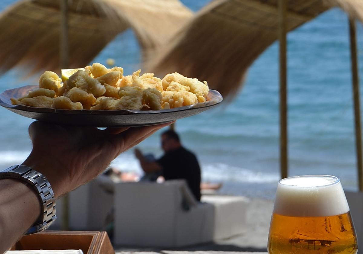 Imagen principal - El chiringuito que te transporta a Bali sin salir de Granada: «Nuestra propuesta es única»