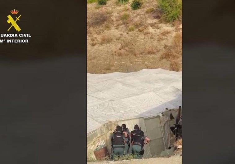 Despliegue de la Guardia Civil para sorprender al dueño de un invernadero recóndito de marihuana