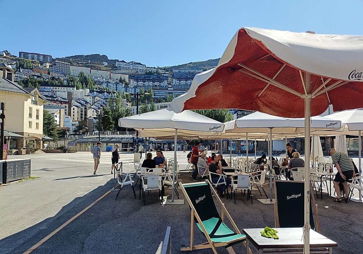La cafetería Vertical ofrece en Pradollano desayunos a doce grados.