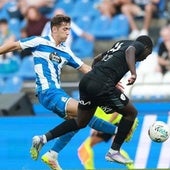 José Gragera corta el avance de un rival durante un partido de pretemporada.