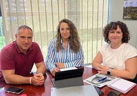 Raúl Roda, Rebeca Gómez y Luz Verónica Ramos, durante el encuntro.