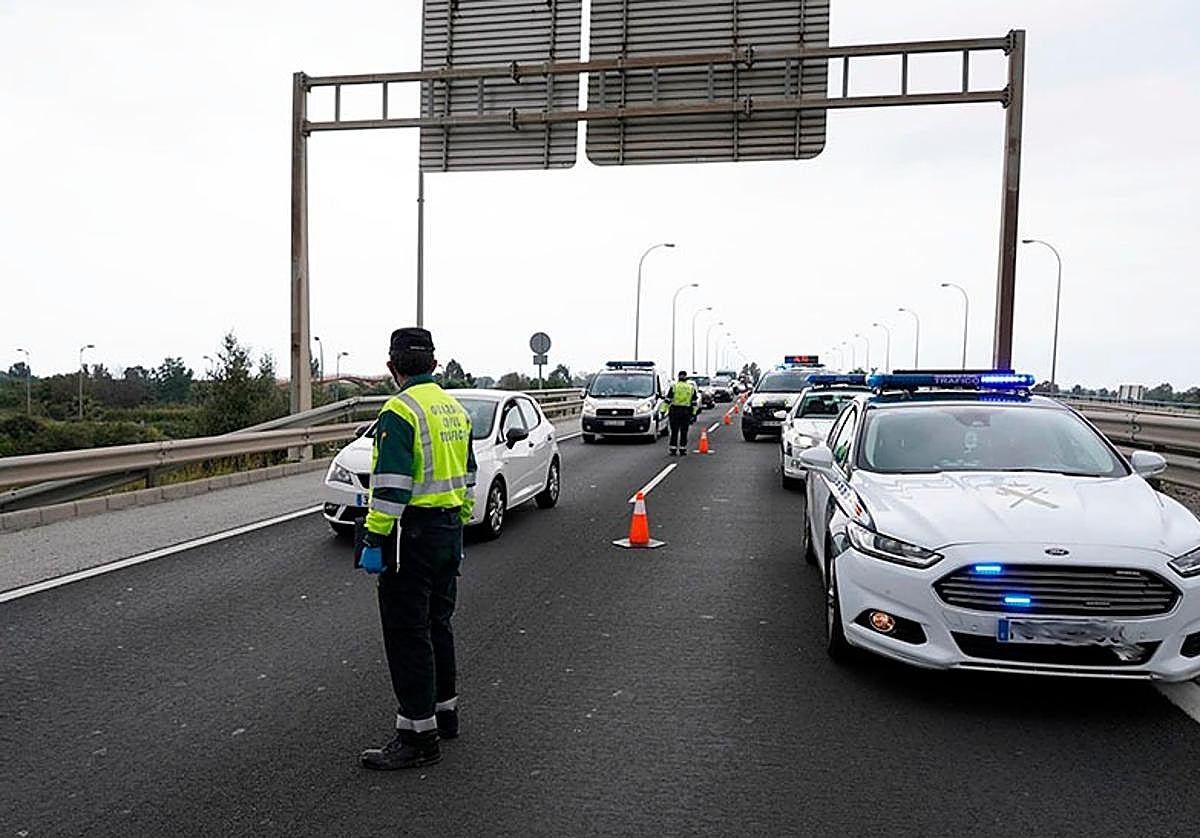 Agentes de la Guardia Civil de Tráfico en una imagen de archivo
