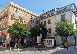 La Plaza del Realejo condensa en unos pocos metros cuadrados la esencia del barrio