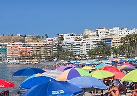 La playa de Almuñécar, al mediodía de este 15 de agosto.