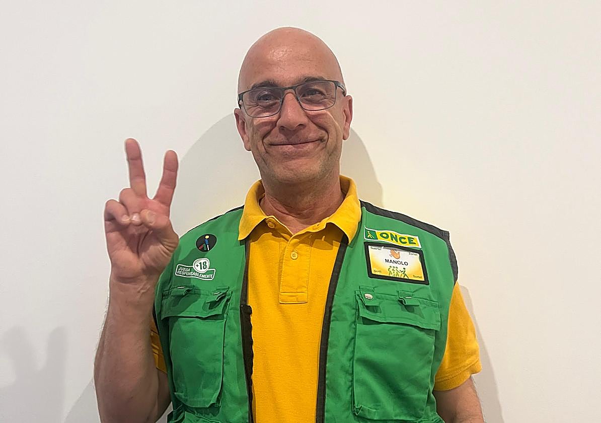 Manuel Alfonso Vera, vendedor desde 2003, vendió la serie agraciada en Granada.