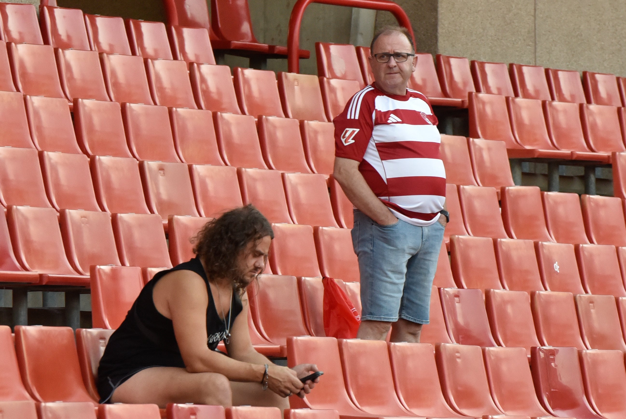 Encuéntrate en la grada del Granada-Depor