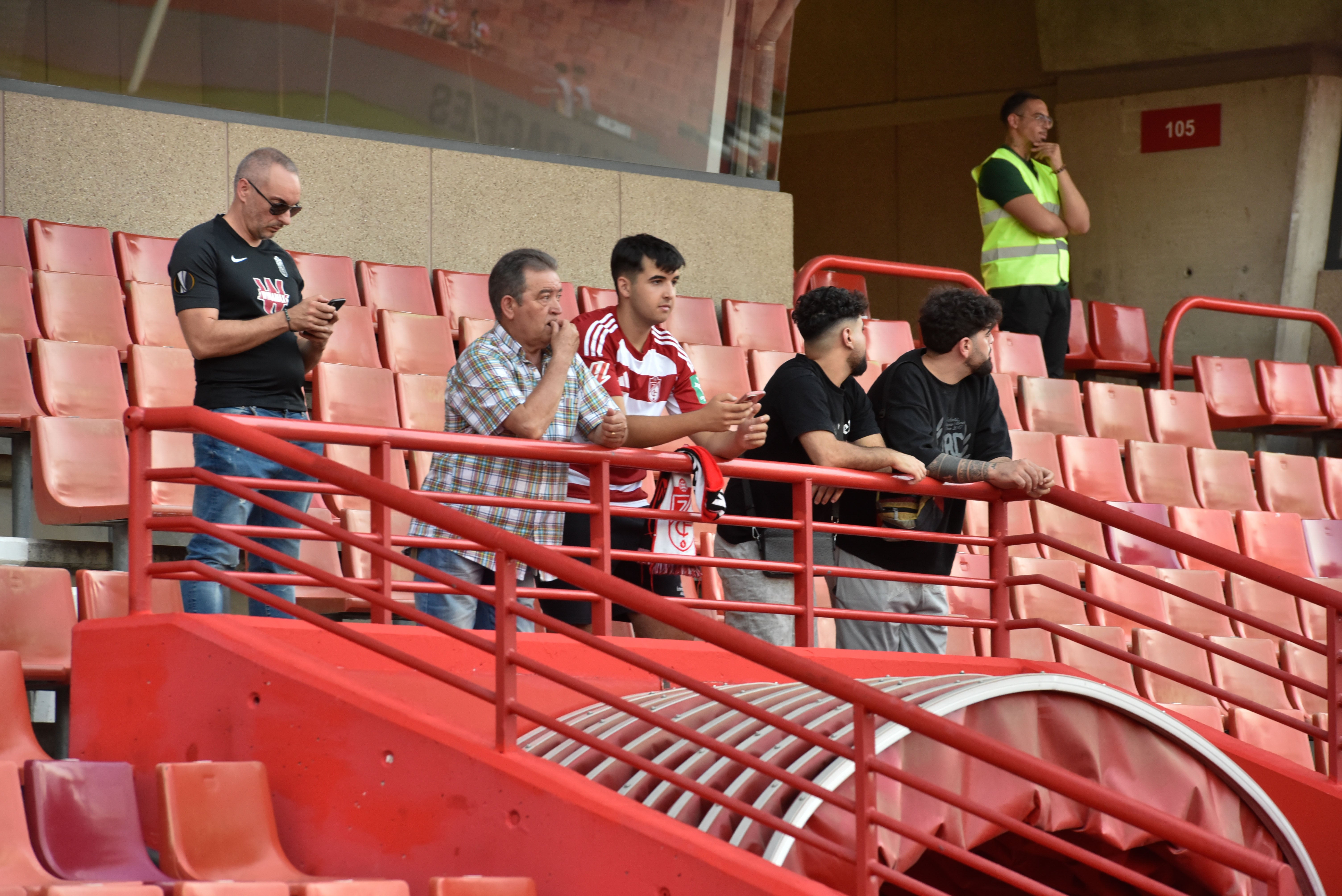 Encuéntrate en la grada del Granada-Depor