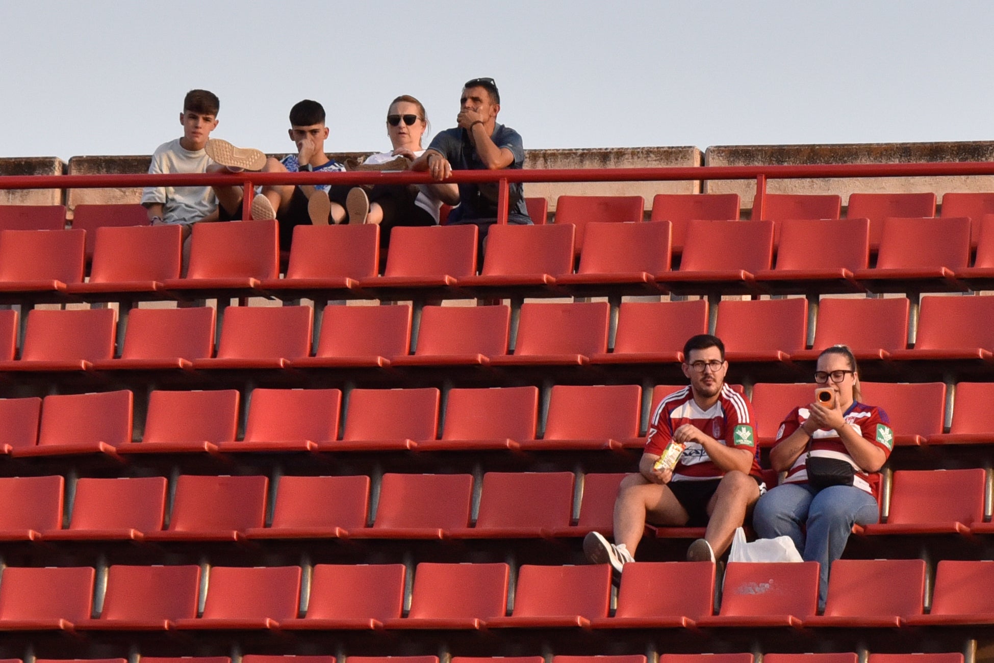 Encuéntrate en la grada del Granada-Depor