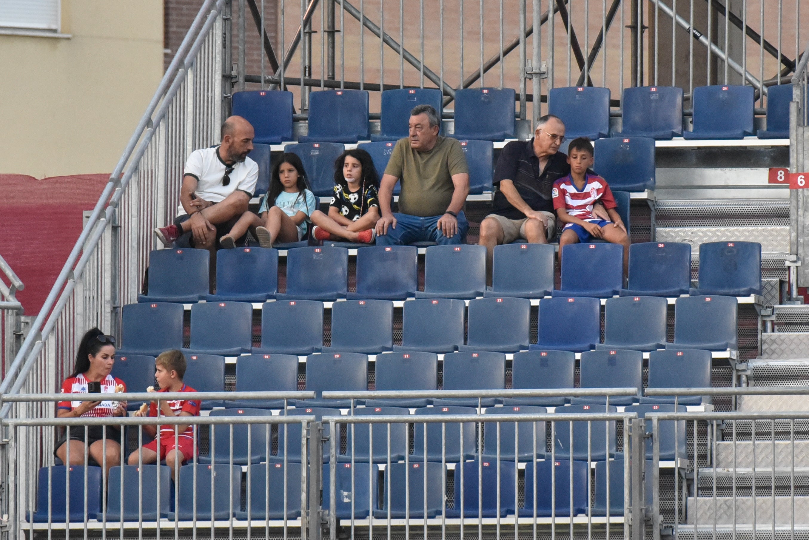 Encuéntrate en la grada del Granada-Depor