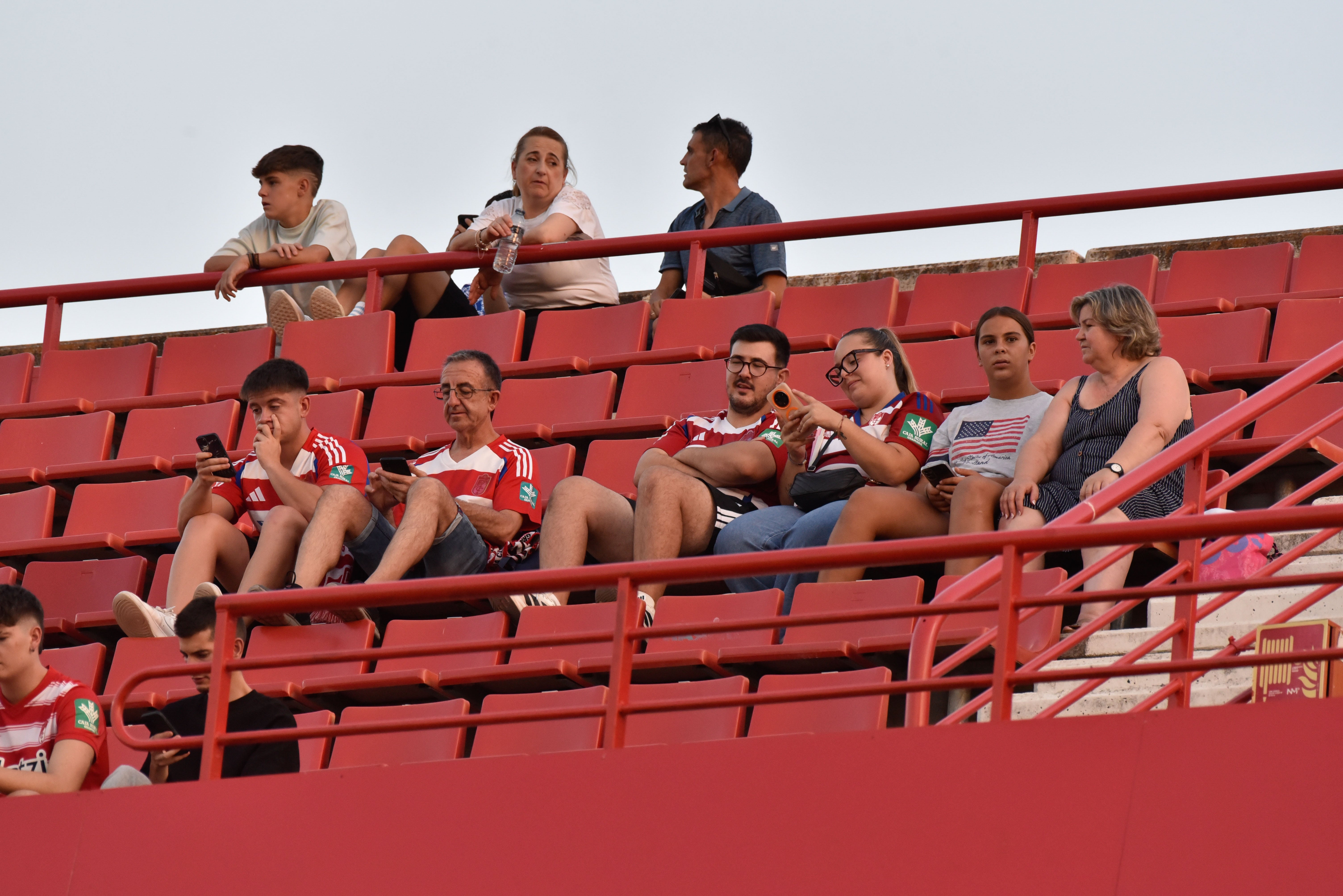 Encuéntrate en la grada del Granada-Depor