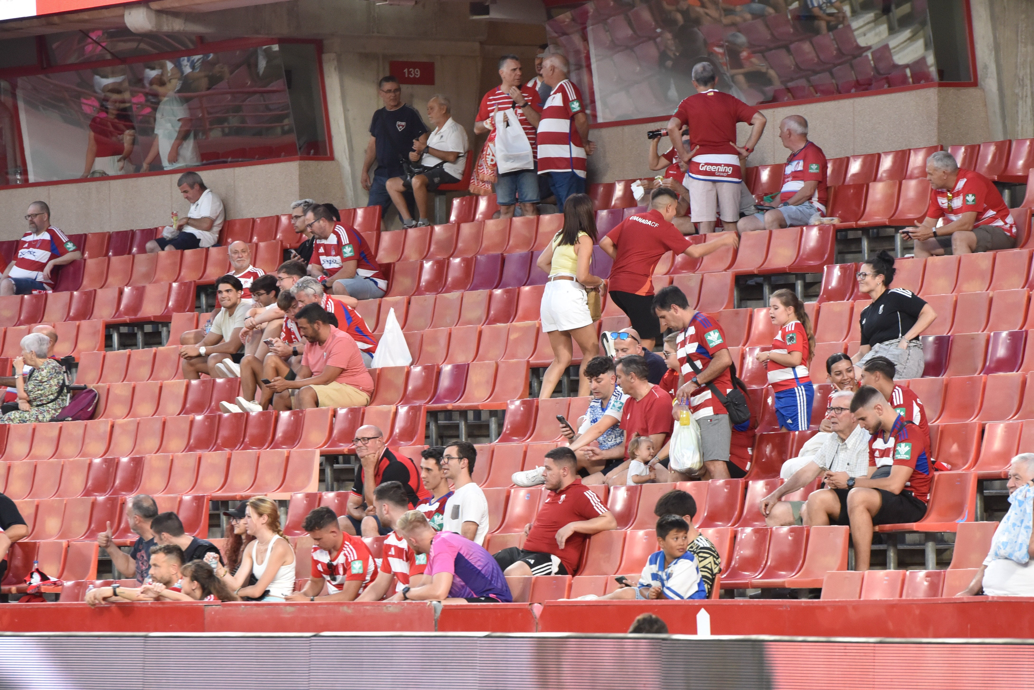 Encuéntrate en la grada del Granada-Depor