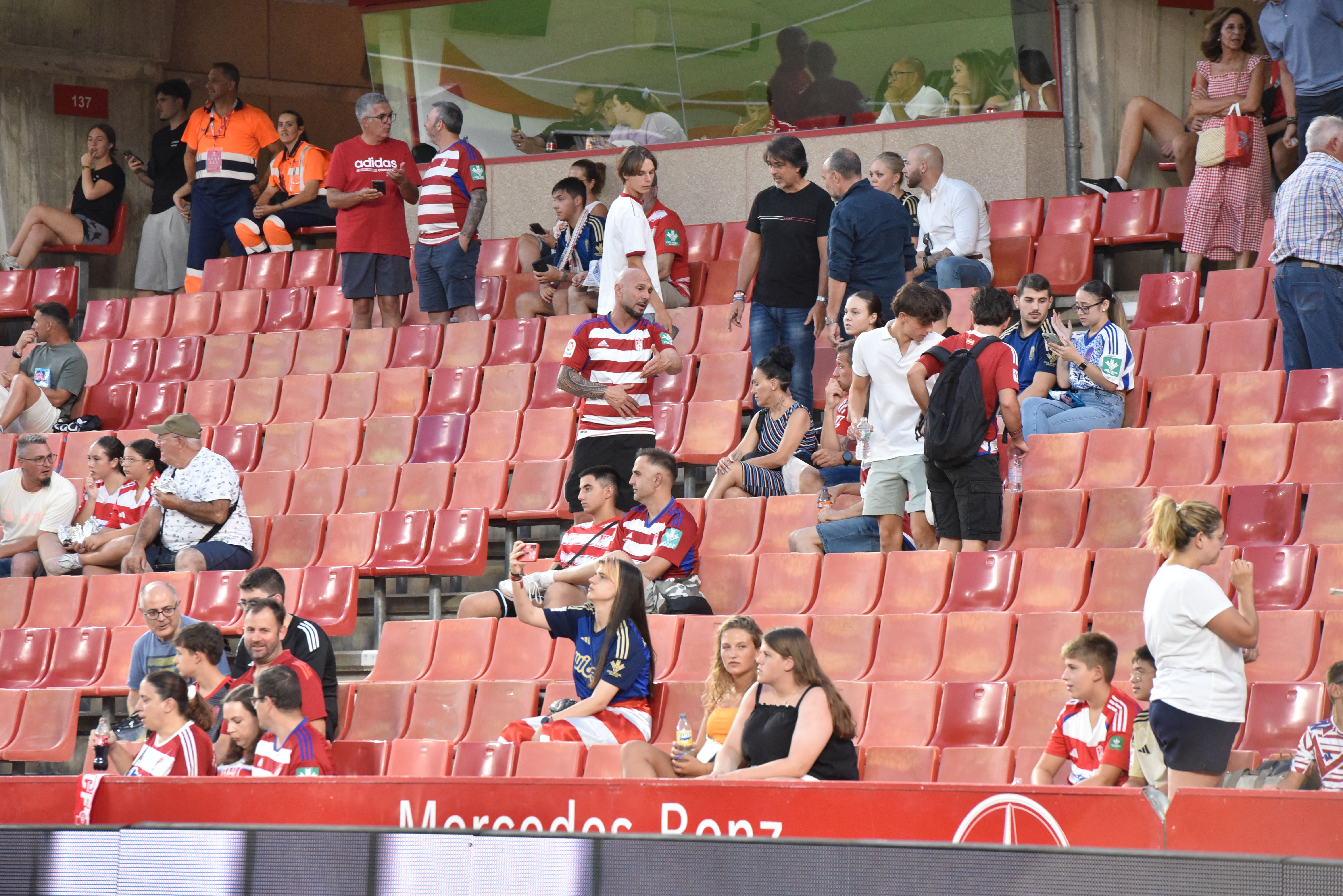 Encuéntrate en la grada del Granada-Depor