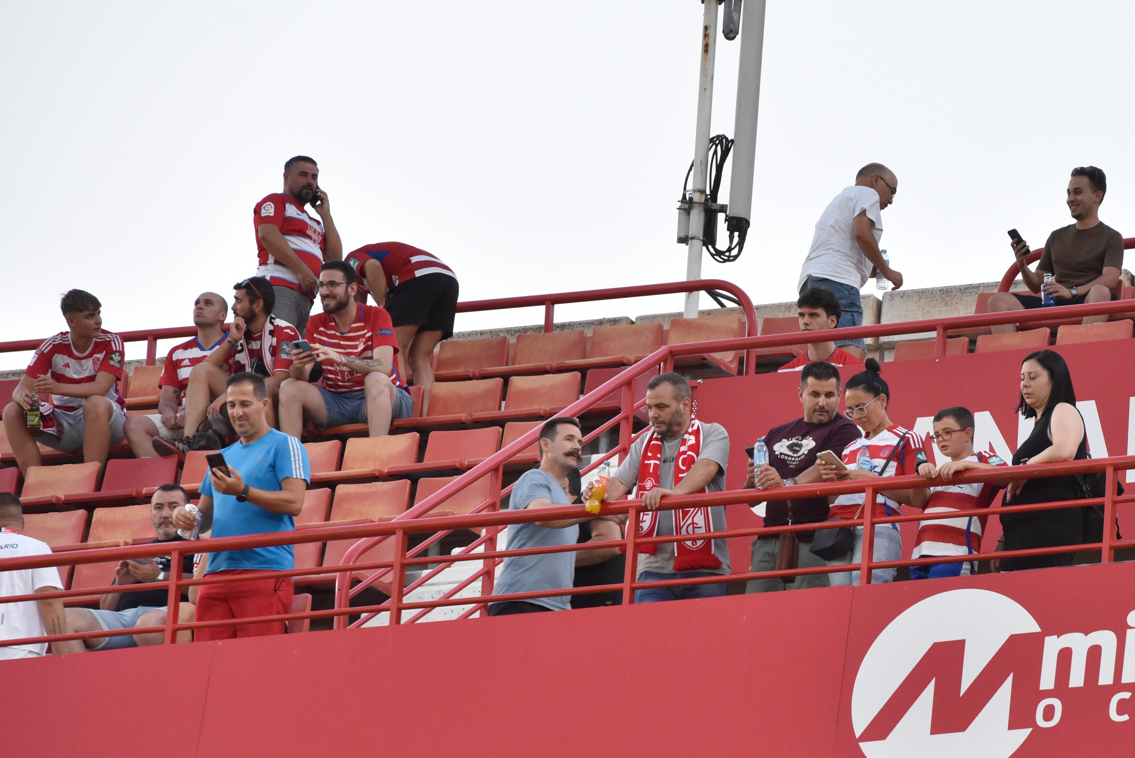 Encuéntrate en la grada del Granada-Depor