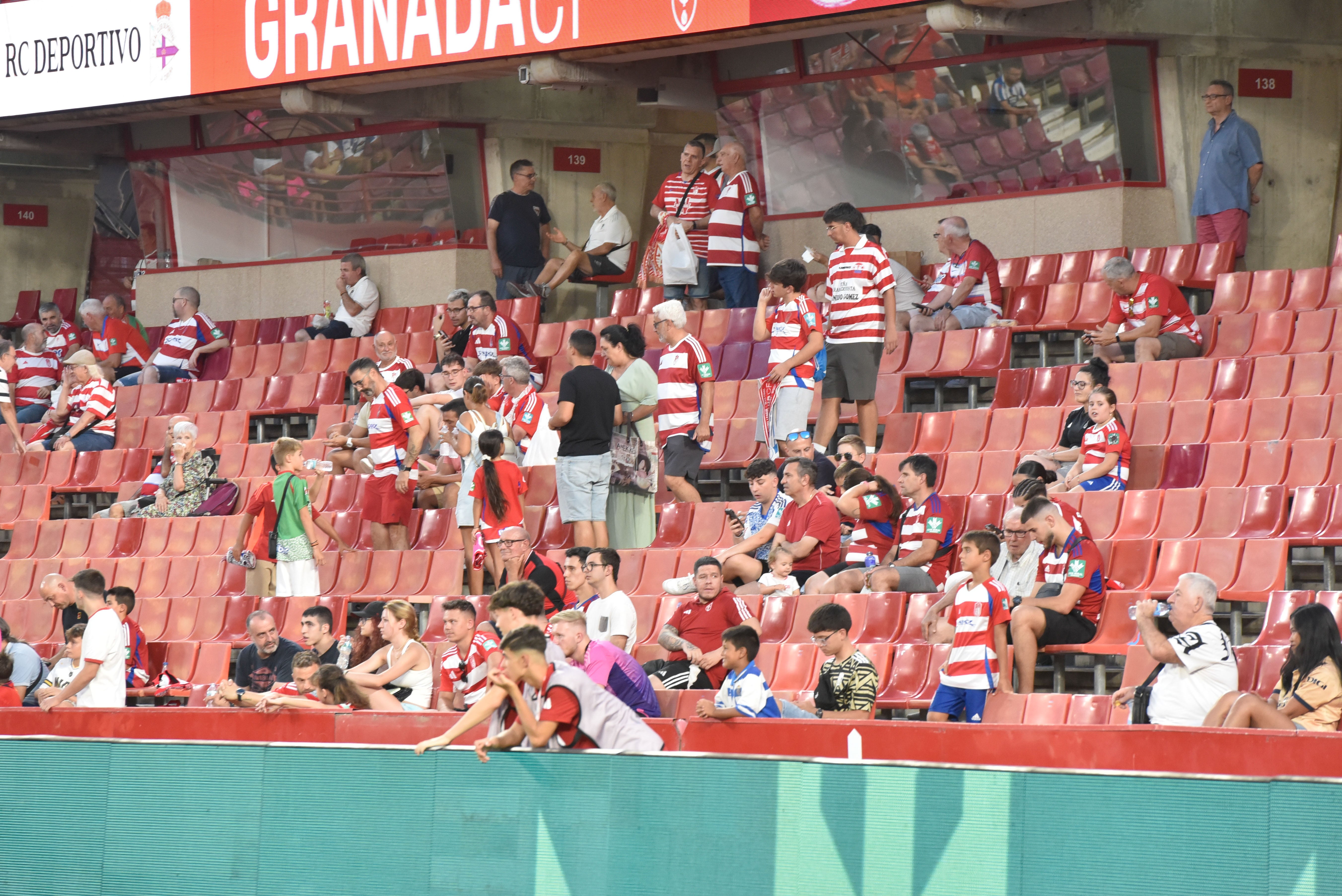 Encuéntrate en la grada del Granada-Depor