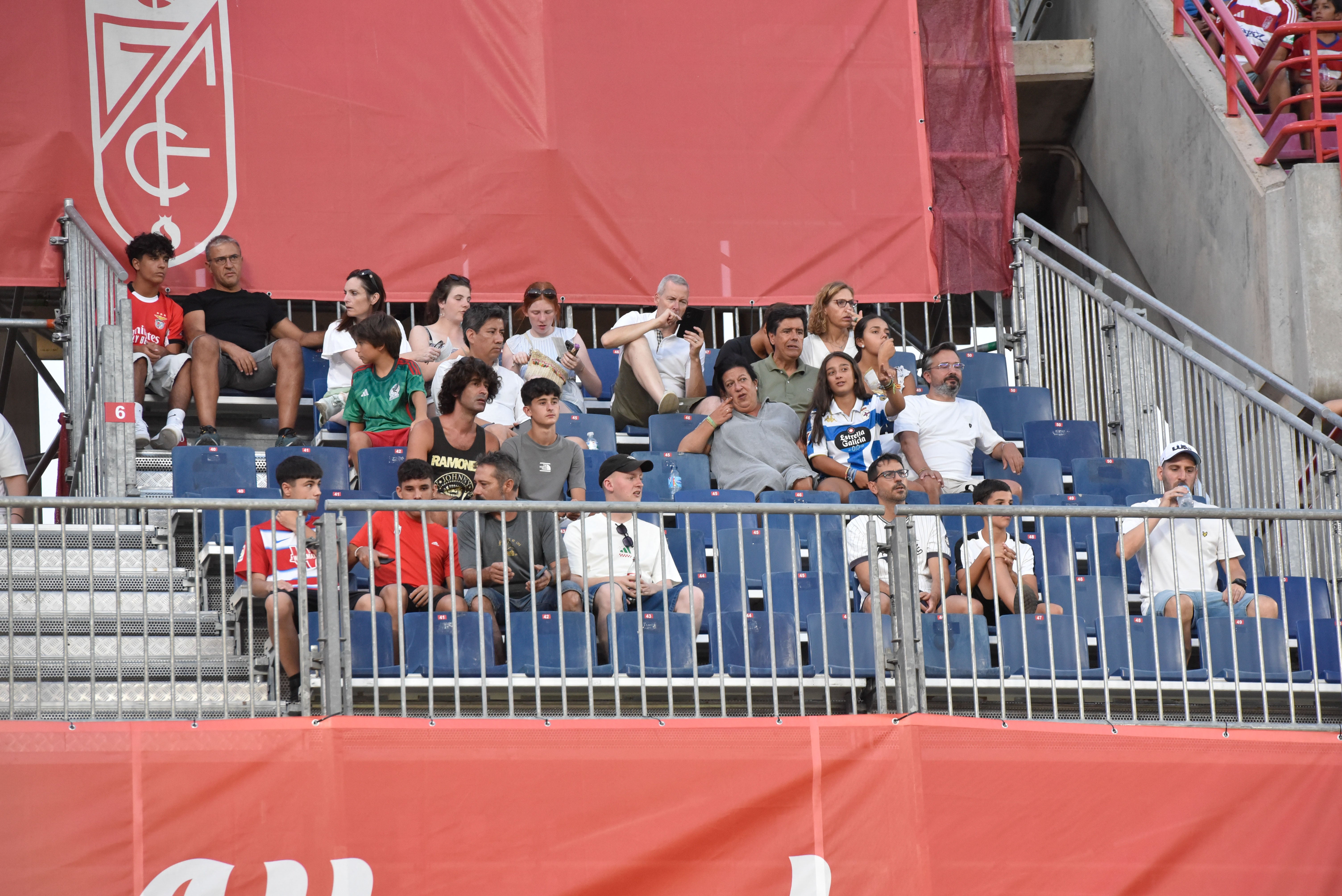 Encuéntrate en la grada del Granada-Depor