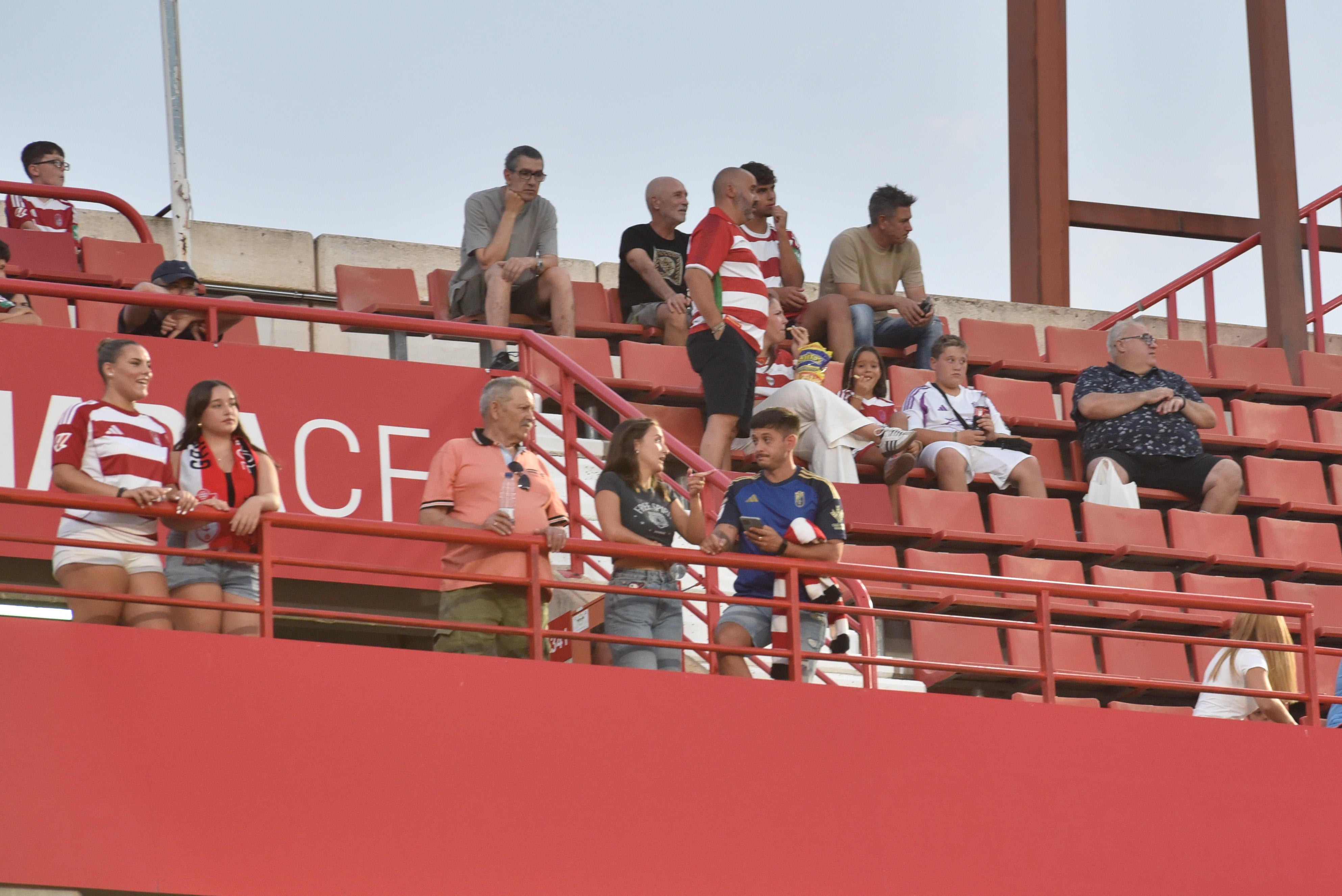 Encuéntrate en la grada del Granada-Depor