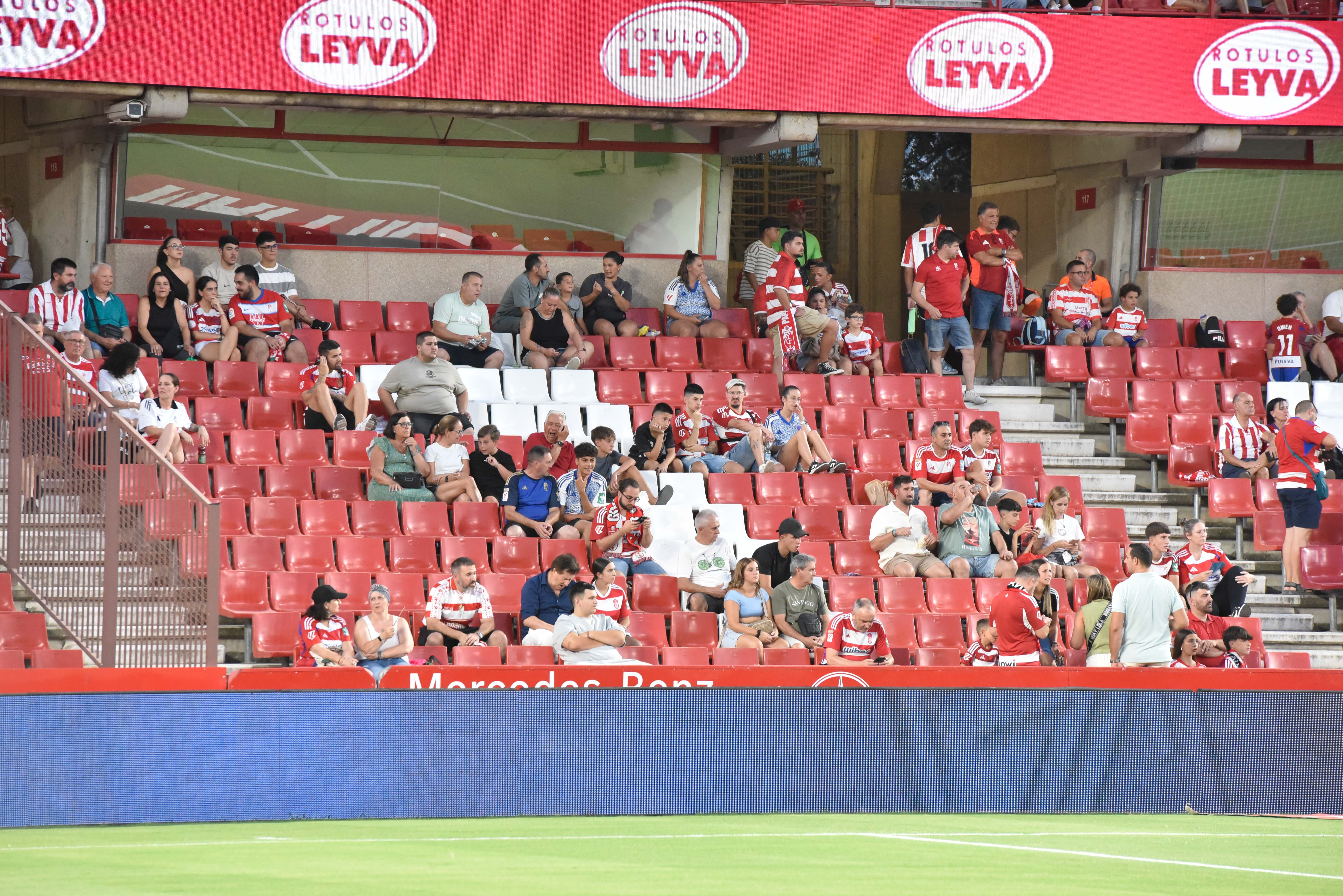 Encuéntrate en la grada del Granada-Depor