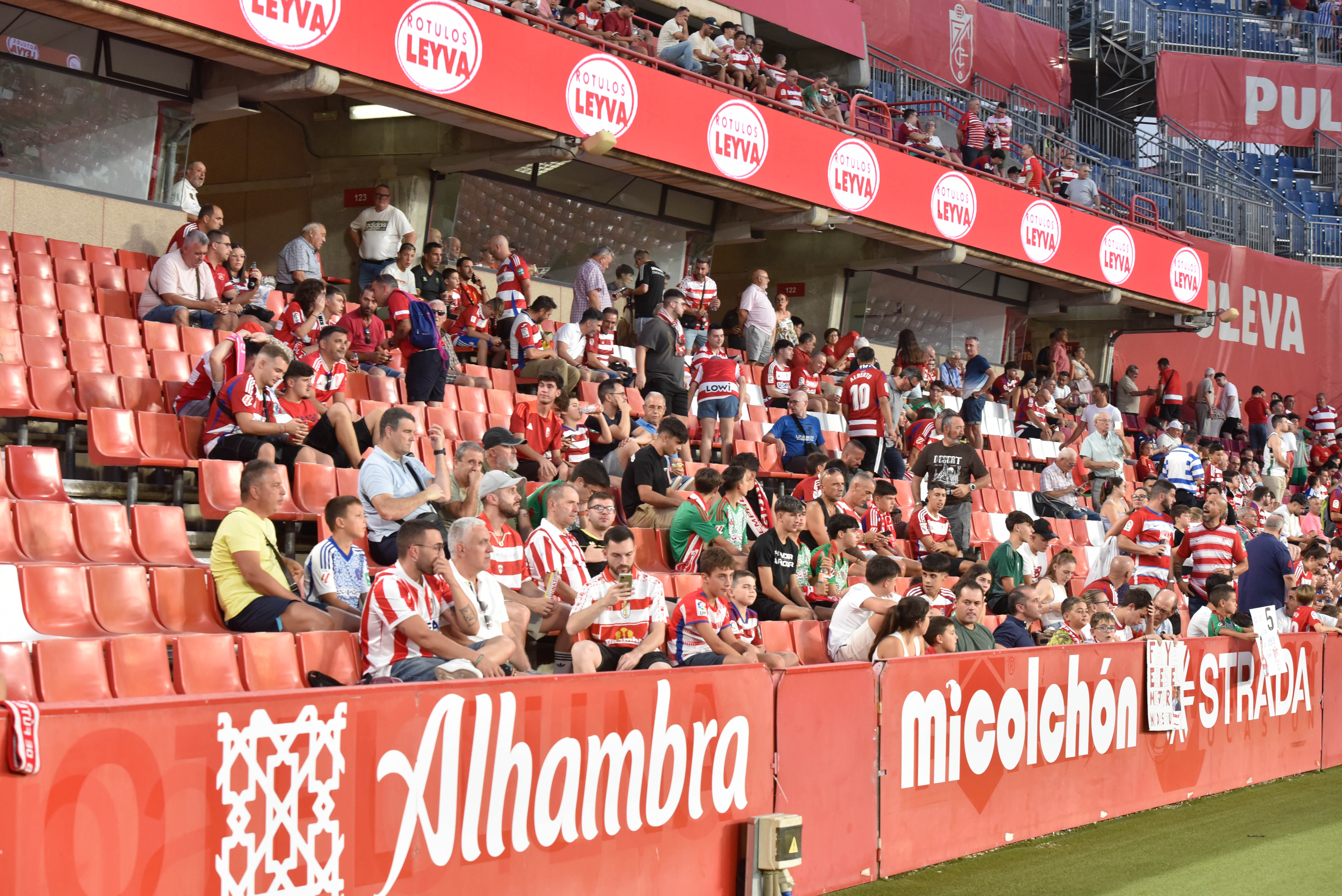 Encuéntrate en la grada del Granada-Depor