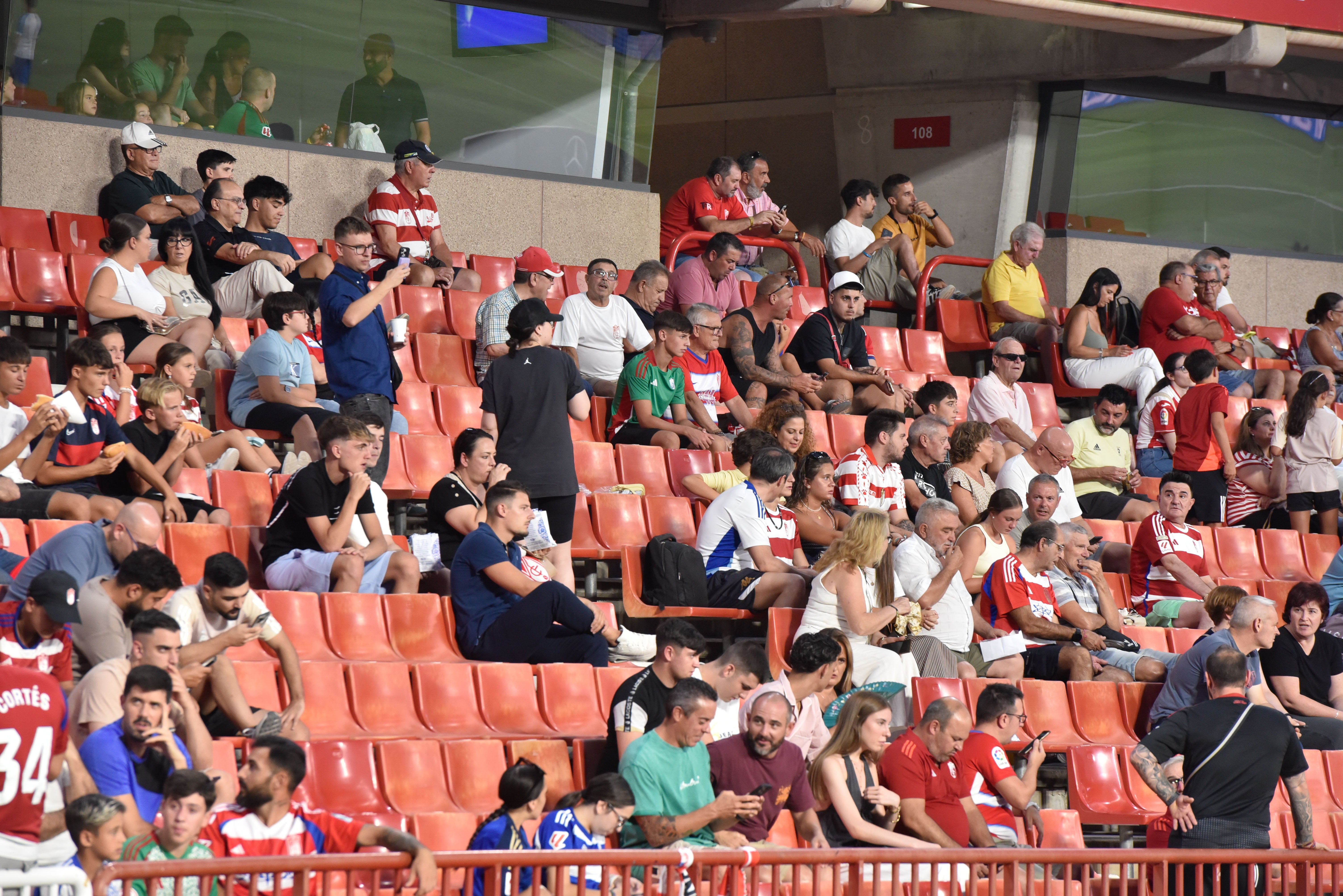 Encuéntrate en la grada del Granada-Depor