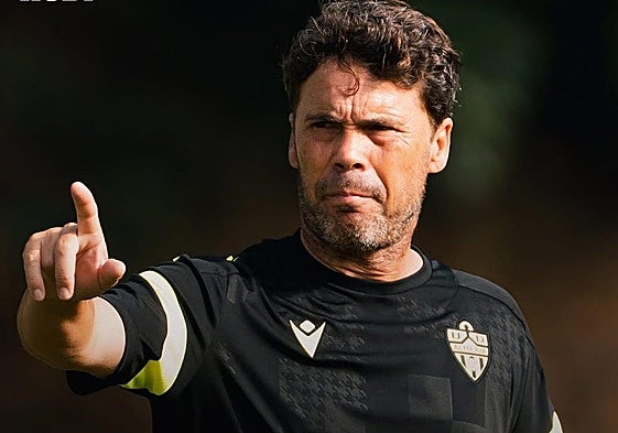 Rubi señala que se verá un Almería «más compacto y unido»