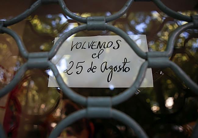 Carteles en los negocios.