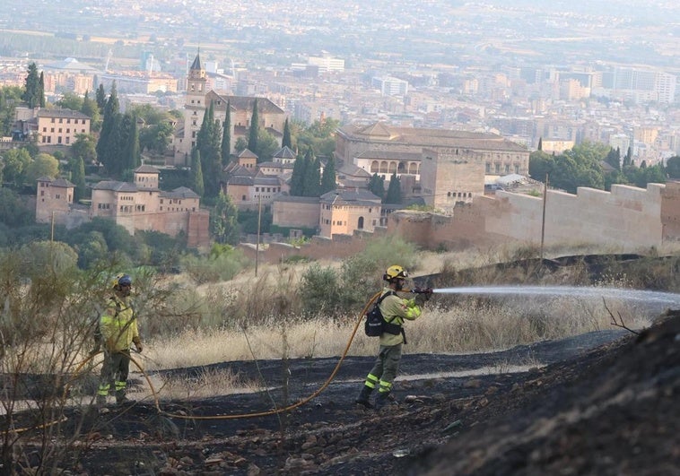 Un incendio en San Miguel Alto pone en alerta a Granada