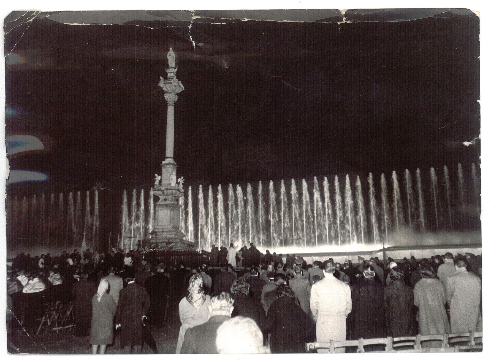 Imagen del día de inauguración de la fuente