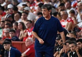 El técnico Pacheta, durante el partido contra el Deportivo de La Coruña.