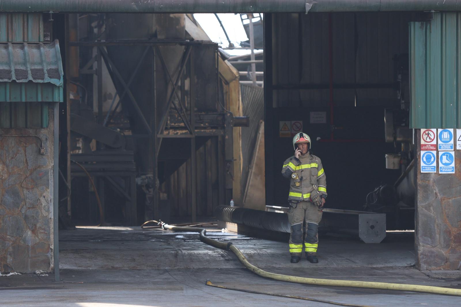 Las imágenes del incendio que se ha cobrado la vida de dos trabajadores en Pinos Puente