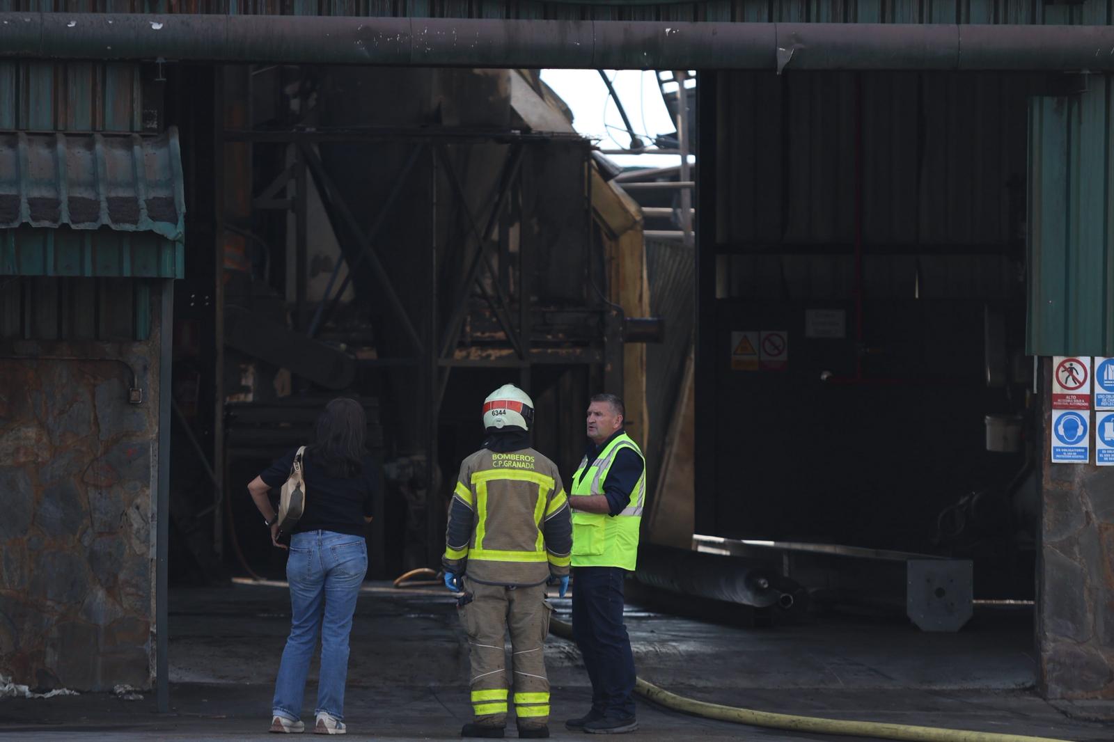 Las imágenes del incendio que se ha cobrado la vida de dos trabajadores en Pinos Puente