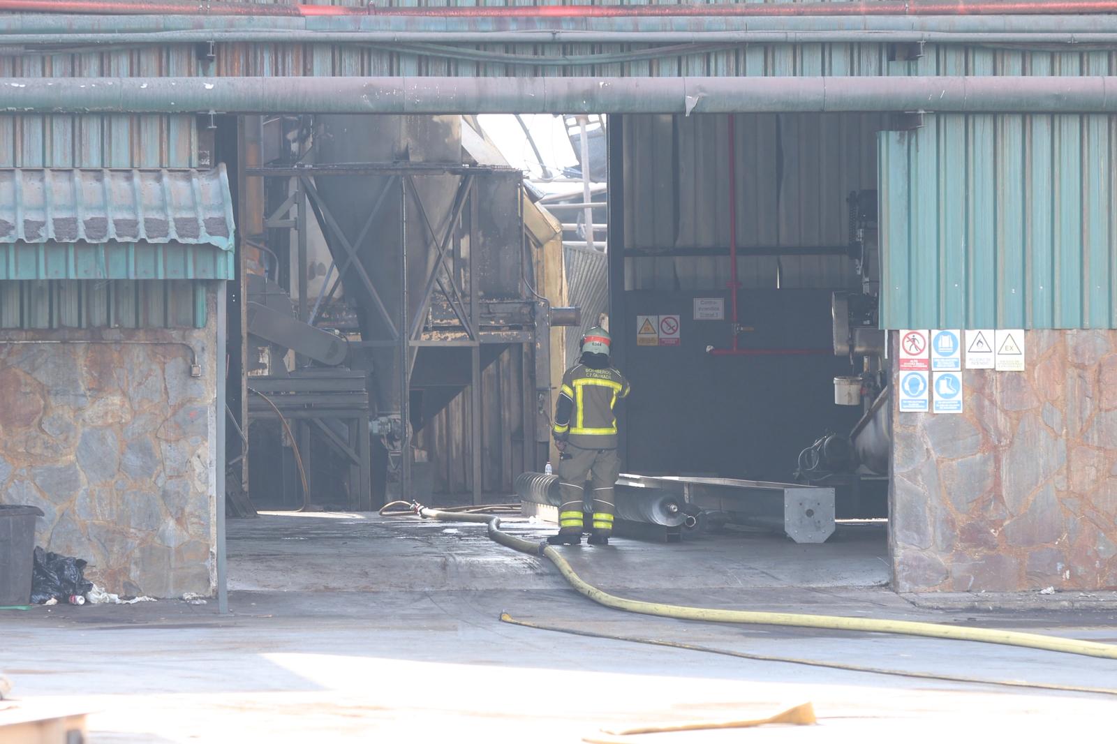 Las imágenes del incendio que se ha cobrado la vida de dos trabajadores en Pinos Puente