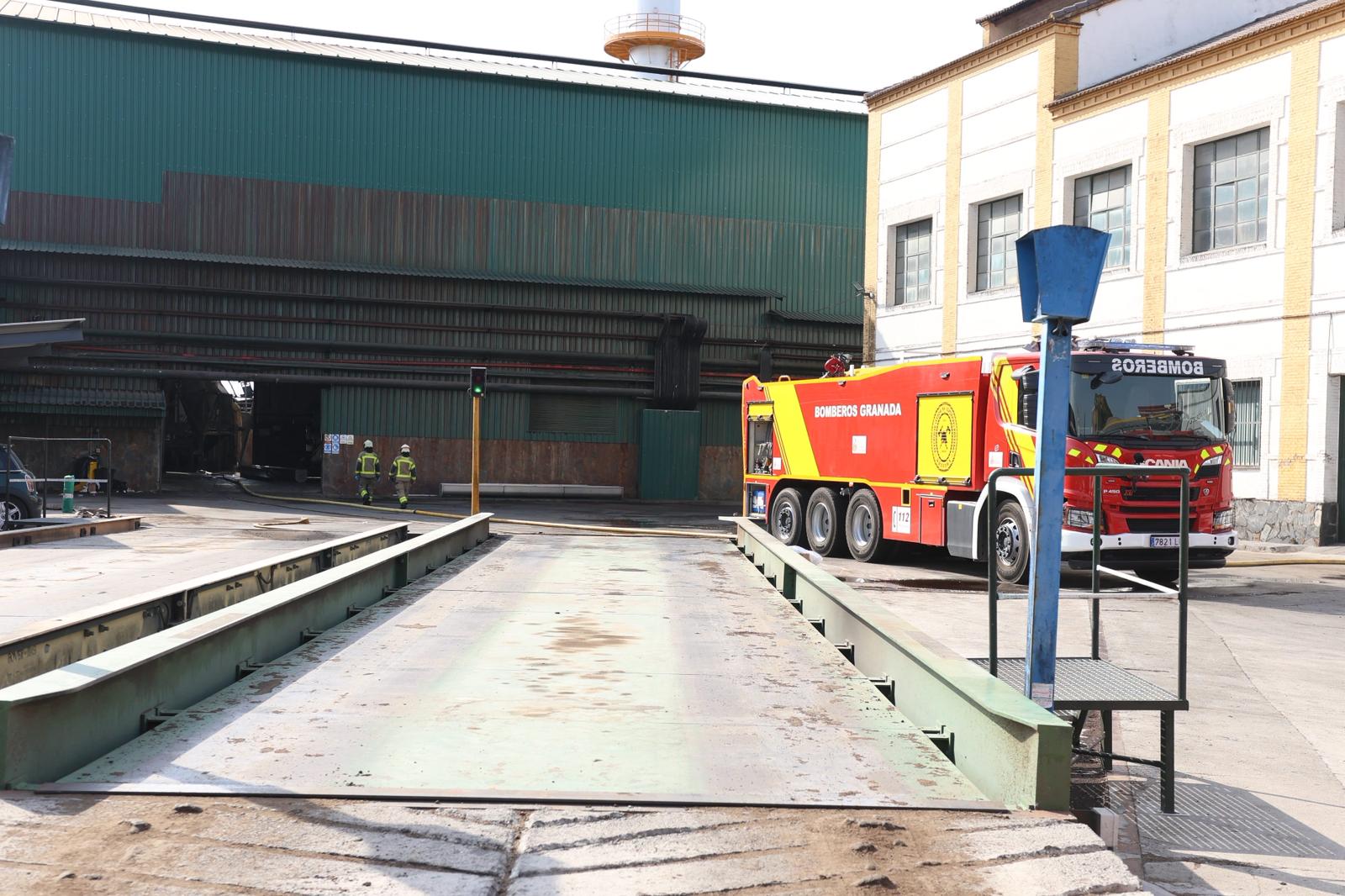Las imágenes del incendio que se ha cobrado la vida de dos trabajadores en Pinos Puente