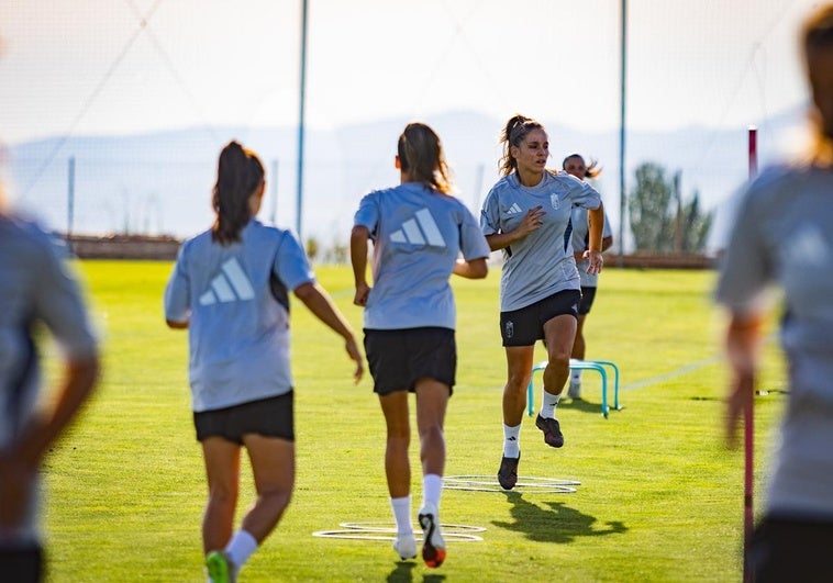 El Granada femenino crece de la mano de su cantera ante la falta de fichajes