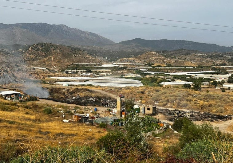 Un incendio en un descampado alerta a los vecinos del barrio de San Antonio de Motril