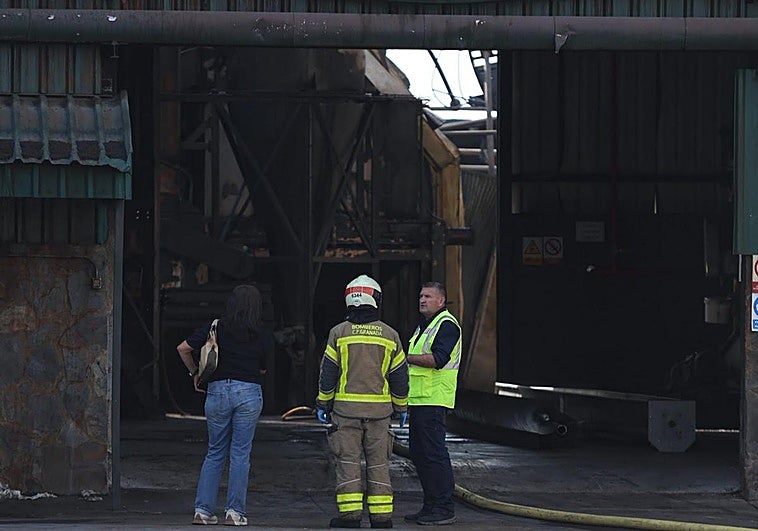 Incendio con dos víctimas mortales en una fábrica de aceite de Pinos Puente.