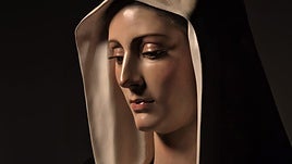 Un grupo de cofrades viaja con destino a Medjugorje, transportando la imagen