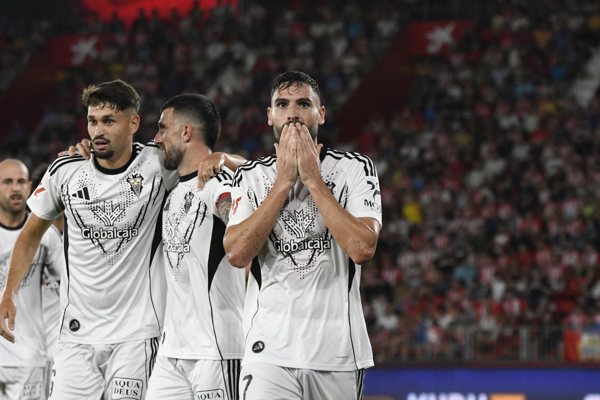 El Almería lo prueba todo