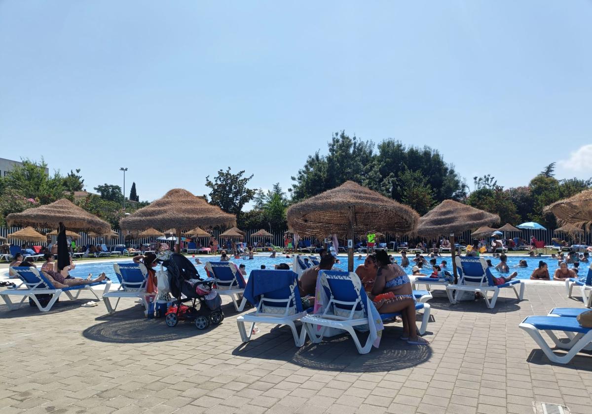 La piscina de Granada que Â«es mejor que un hotel de esos con cinco estrellasÂ»
