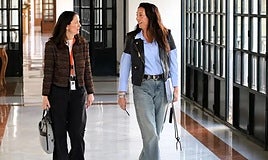 La consejera de Inclusión Social, Juventud, Familias e Igualdad, Loles López (d), en una foto de archivo.