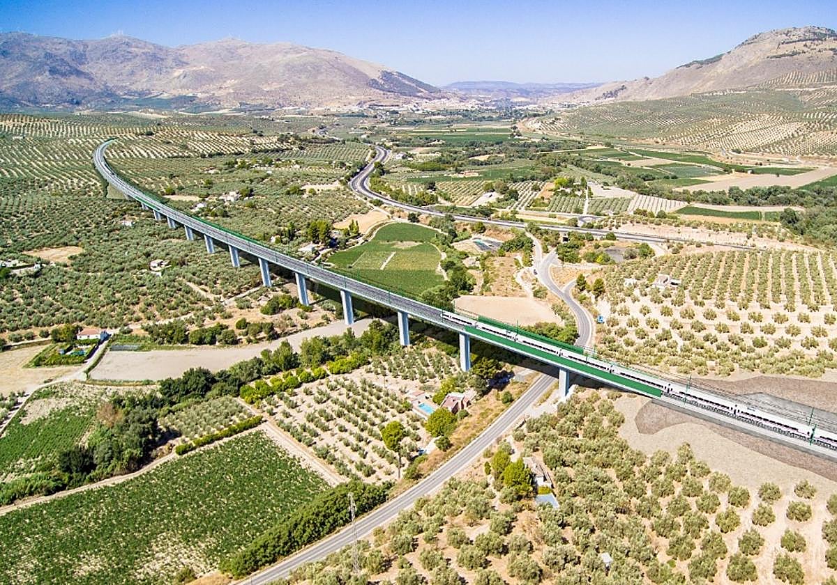 El Gobierno inicia las expropiaciones por las obras en la variante de Loja y la doble vía Archidona-La Chana.