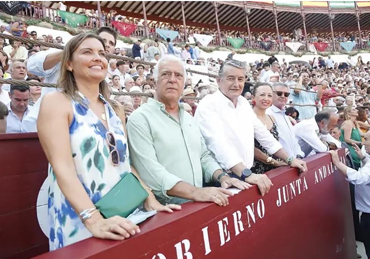 El consejero de la Presidencia, Interior, Diálogo Social y Simplificación Administrativa, Antonio Sanz, en la corrida de toros de la Feria Taurina.