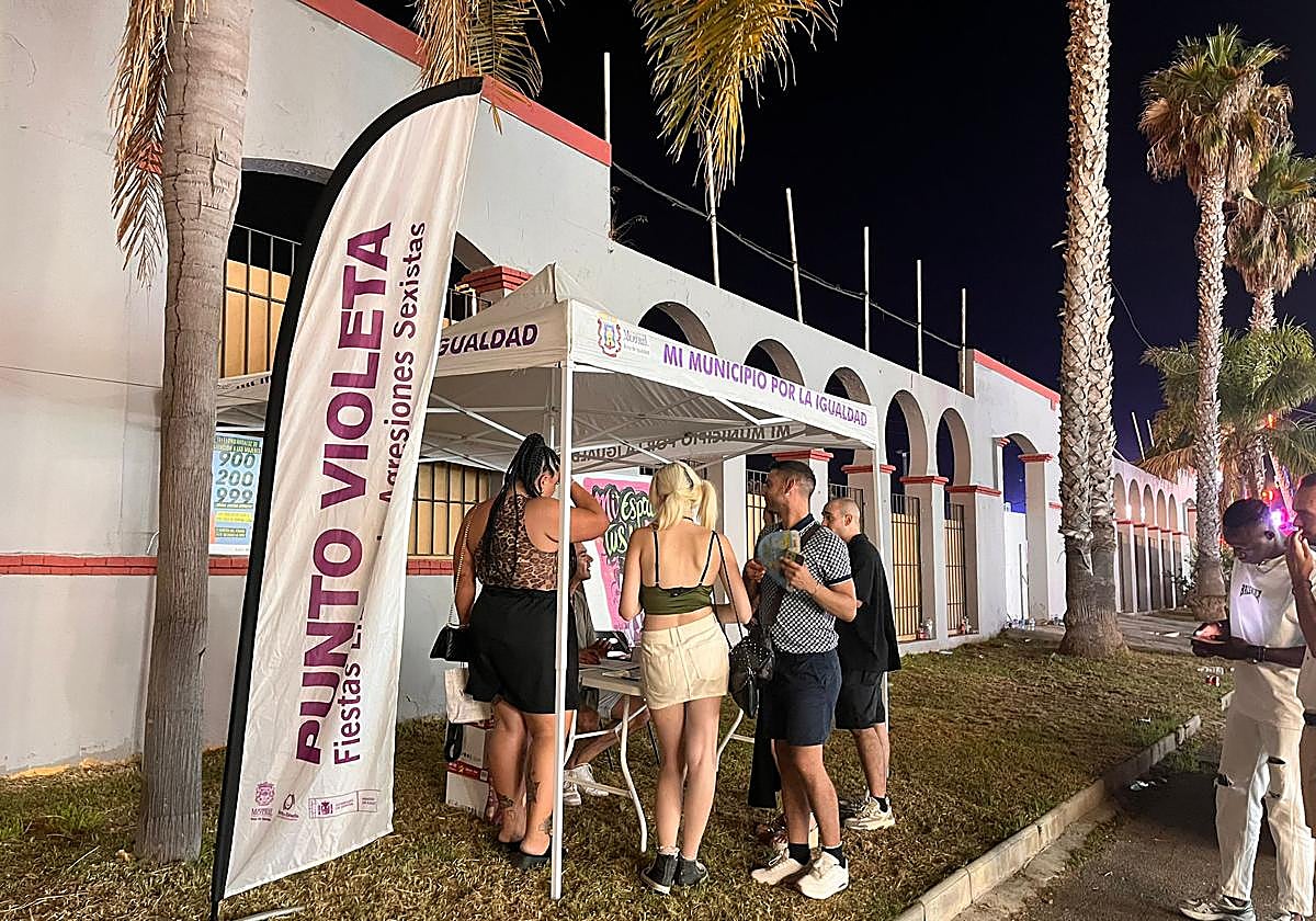 Más de 100 personas se acercaron al Punto Violeta del Ferial de Motril