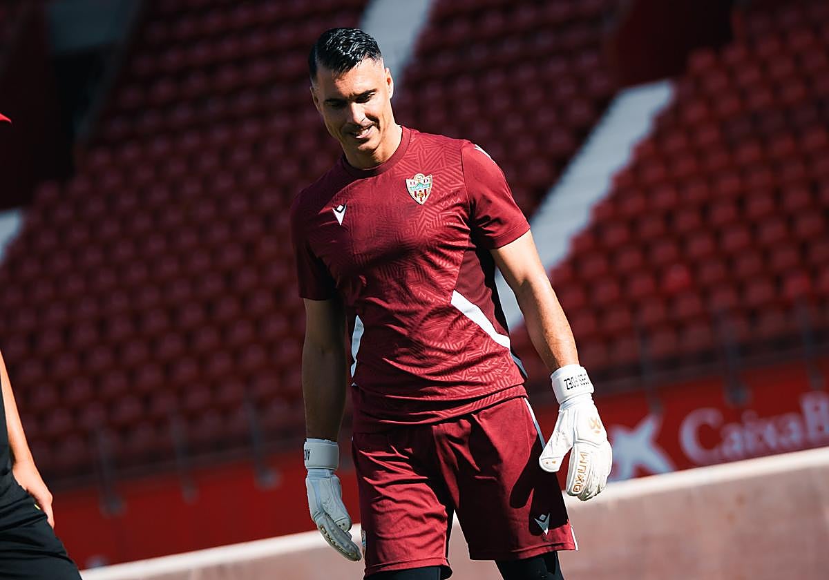 Andrés Fernández entrenando con el Almería
