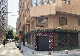 Local ubicado en la esquina de las calles General Tamayo con Marqués de Comillas.