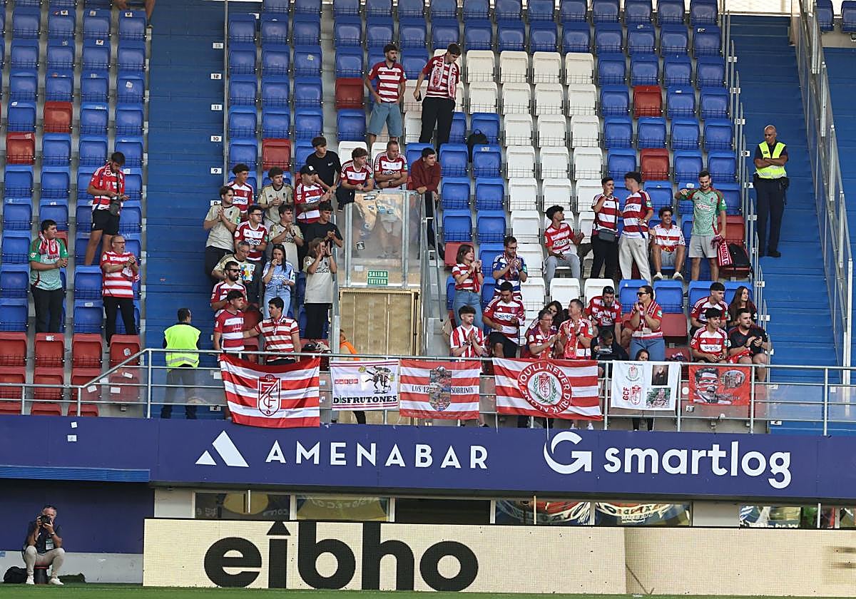 Aficionados del Granada en Ipurua.
