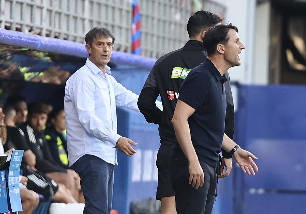 Pacheta protesta una acción al cuarto árbitro en Ipurua.