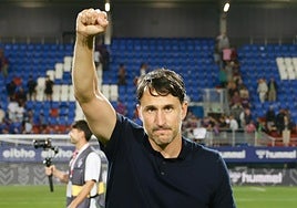 El entrenador del Eibar, Beñat San José, celebra la victoria sobre el Granada.