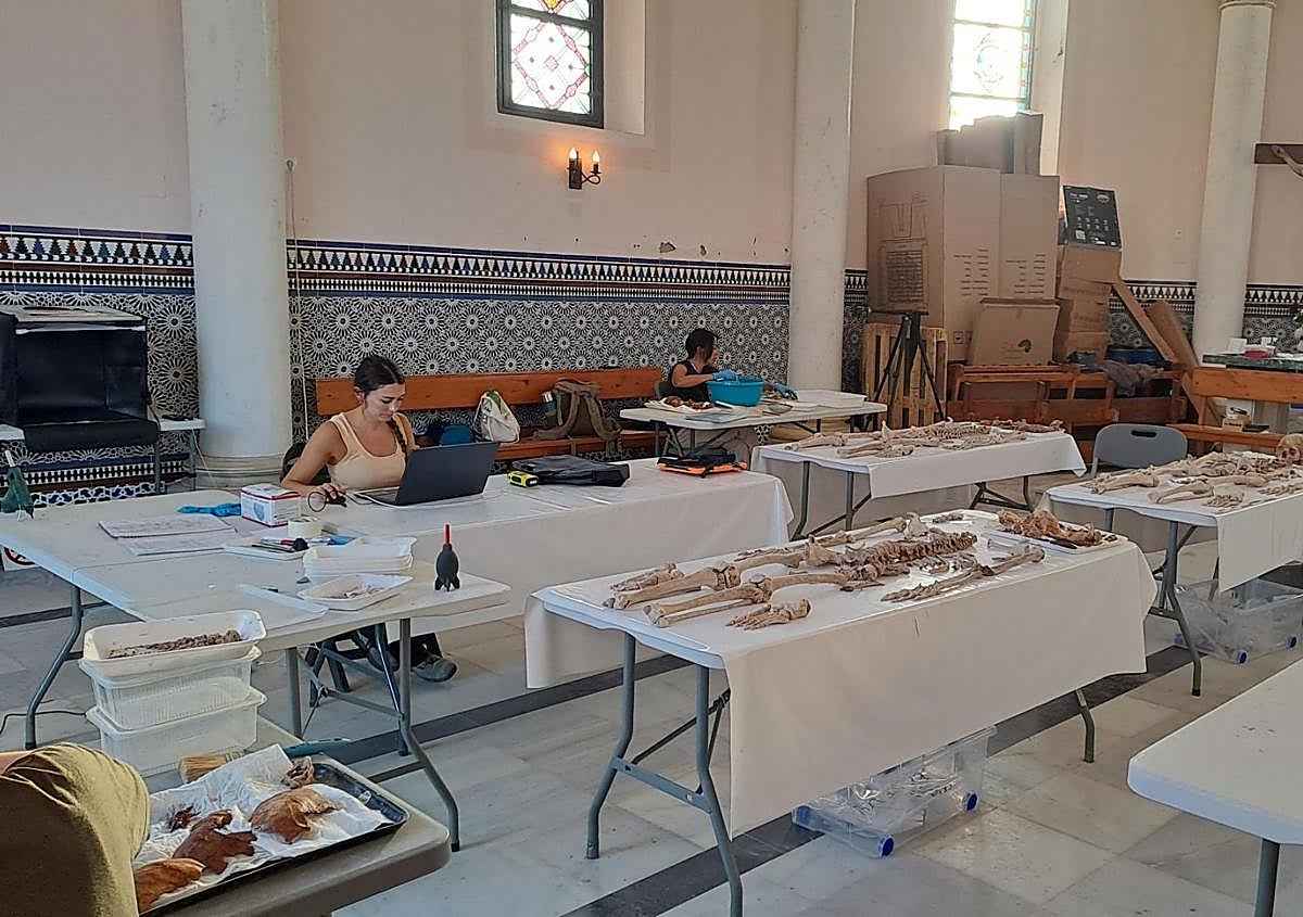 Imagen secundaria 1 - Excavación en el cementerio de Huelva. 